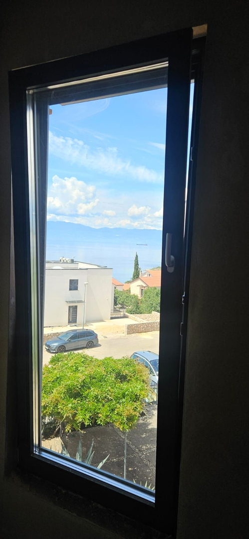 Stanovanje s panoramskim pogledom na morje in bazenom - Omišalj