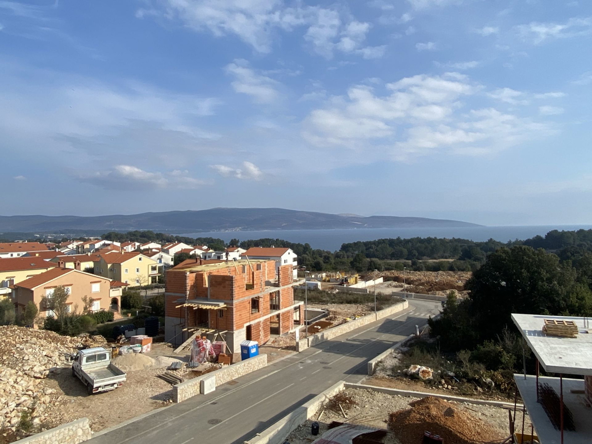 Krk - novogradnja, velik dvoetažni apartma s pogledom na morje