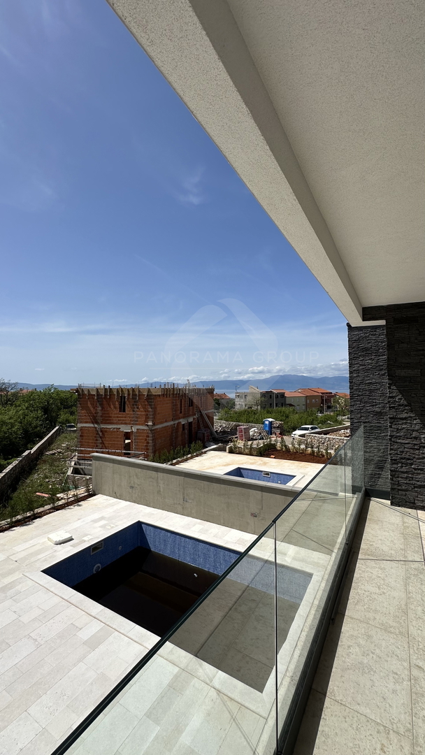 Luksuzna večstanovanjska vila z bazenom in vrtom