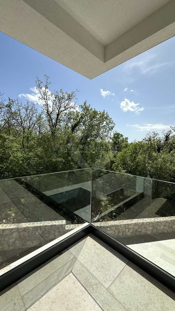 Luksuzna večstanovanjska vila z bazenom in vrtom