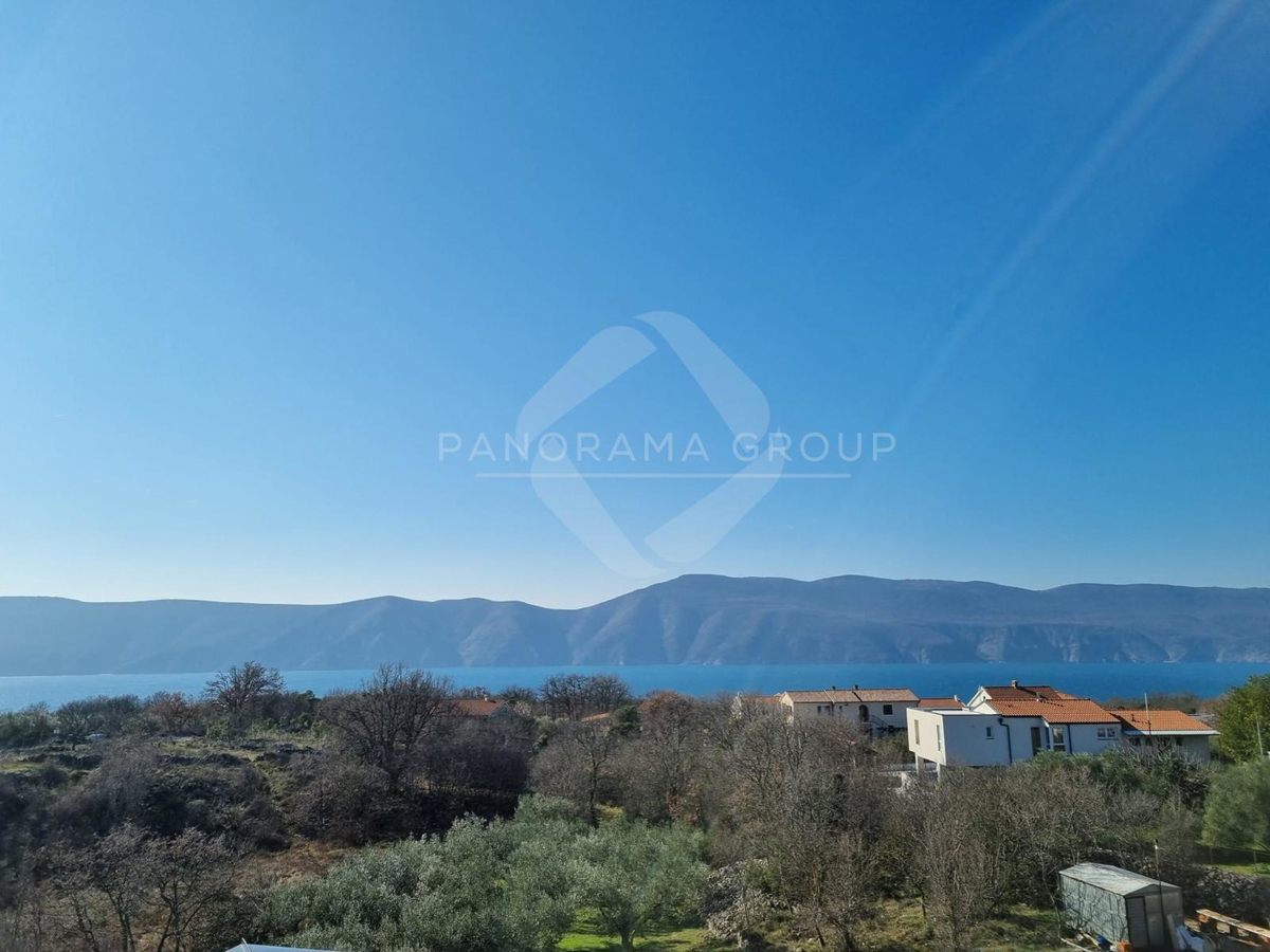 Luksuzna polovica dvojne hiše s pogledom na morje – Brzac, otok Krk