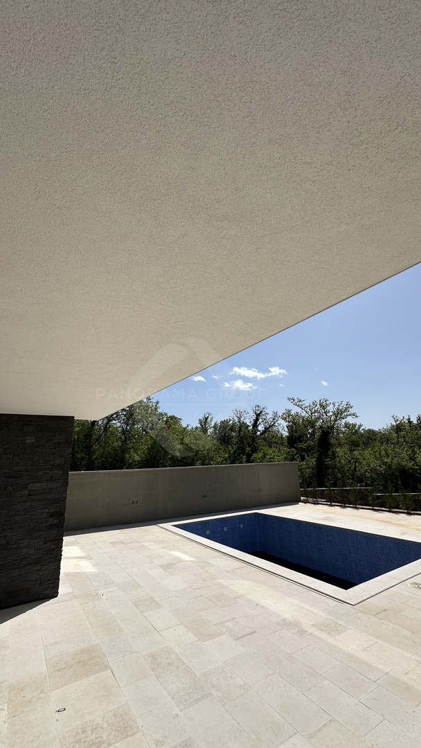 Luksuzno stanovanje 151 m² z bazenom in vrtom – 100 m od morja, Kraljevica