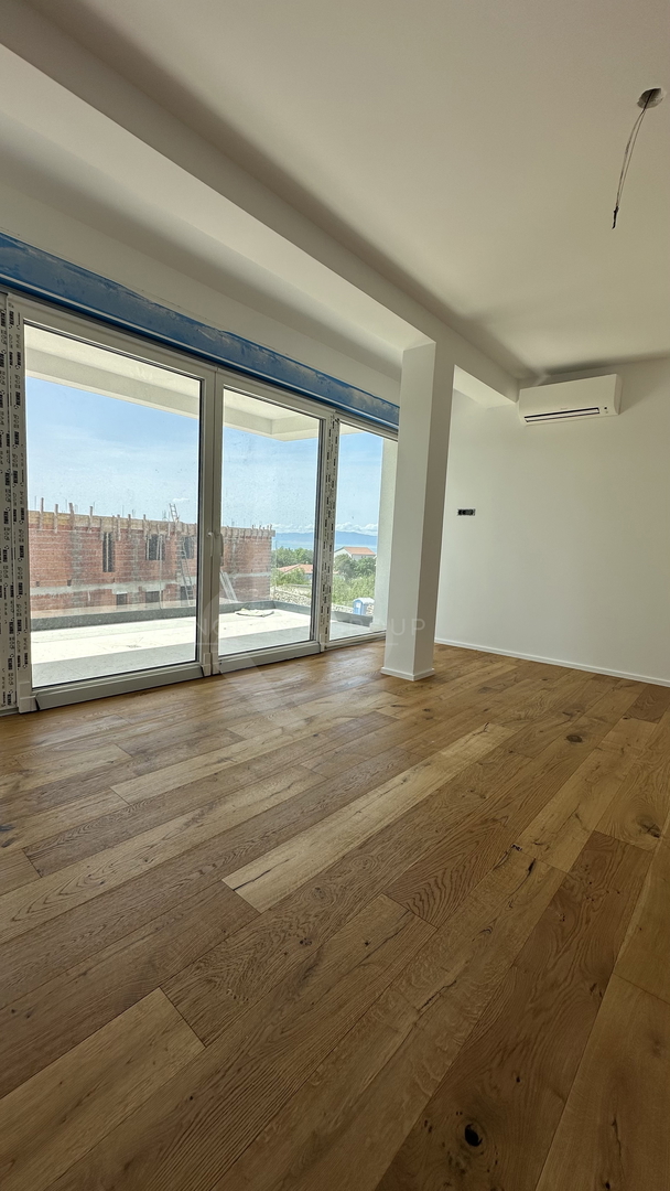 Luksuzno stanovanje 151 m² z bazenom in vrtom – 100 m od morja, Kraljevica