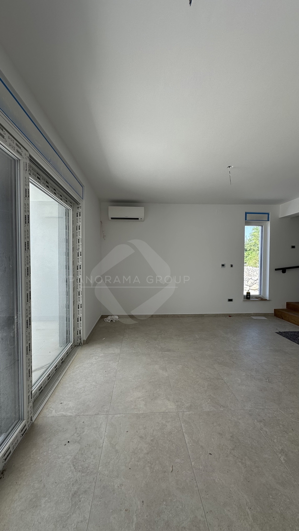 Luksuzno stanovanje 151 m² z bazenom in vrtom – 100 m od morja, Kraljevica