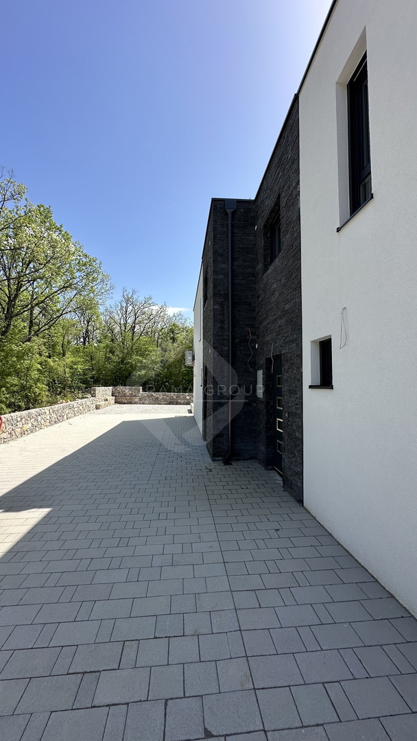 Luksuzno stanovanje 151 m² z bazenom in vrtom – 100 m od morja, Kraljevica
