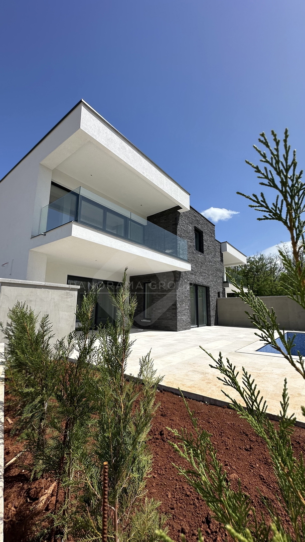 Luksuzno stanovanje 151 m² z bazenom in vrtom – 100 m od morja, Kraljevica