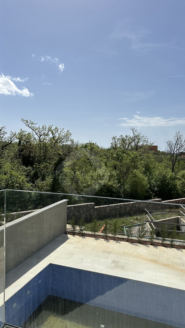 Luksuzno stanovanje 151 m² z bazenom in vrtom – 100 m od morja, Kraljevica