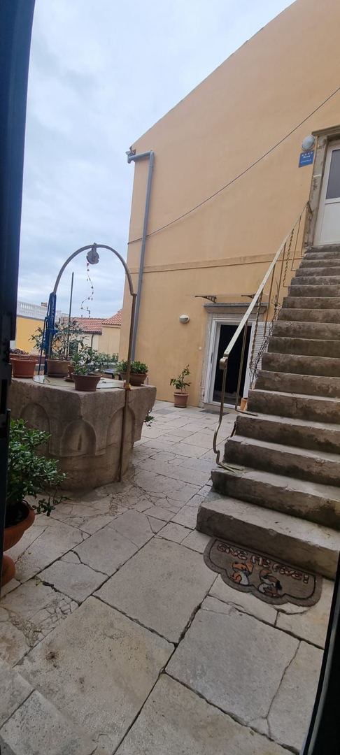 Trisobni apartma - Krk center, 80m od morja