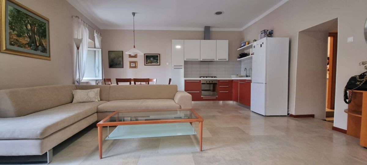 Trisobni apartma - Krk center, 80m od morja