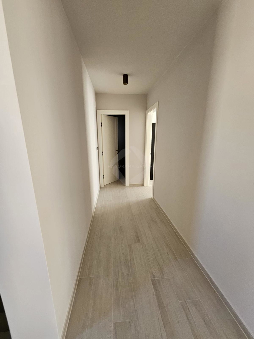 Moderna hiša s bazenom, savno in prostornim vrtom