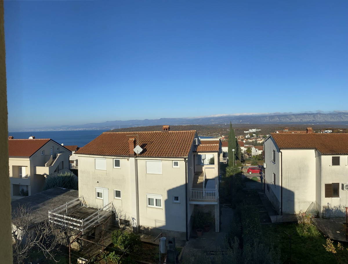 Njivice - apartma v mansardi, pogled na morje
