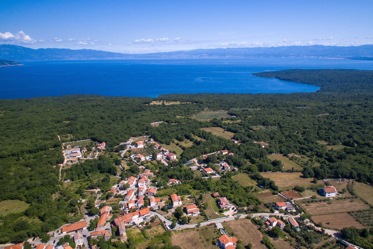 Gradbeno zemljišče pravilne oblike, 753 m² – Milohnići, Malinska