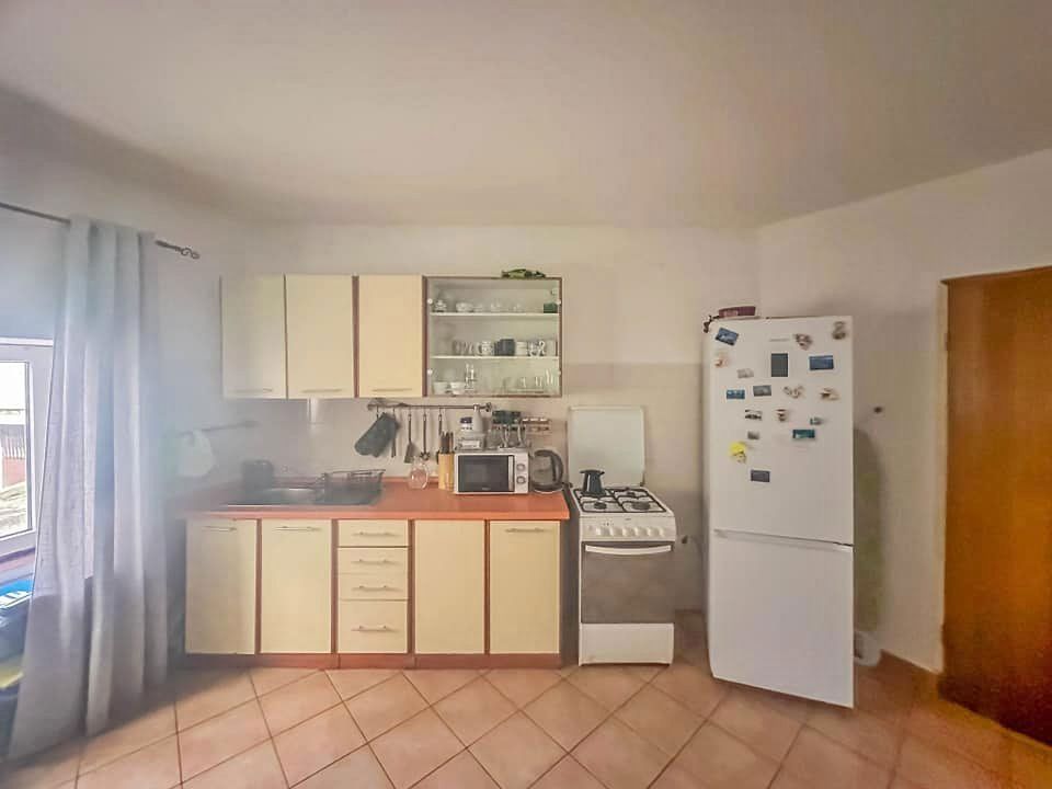 Hiša v središču Brtonigle, z dvema stanoma