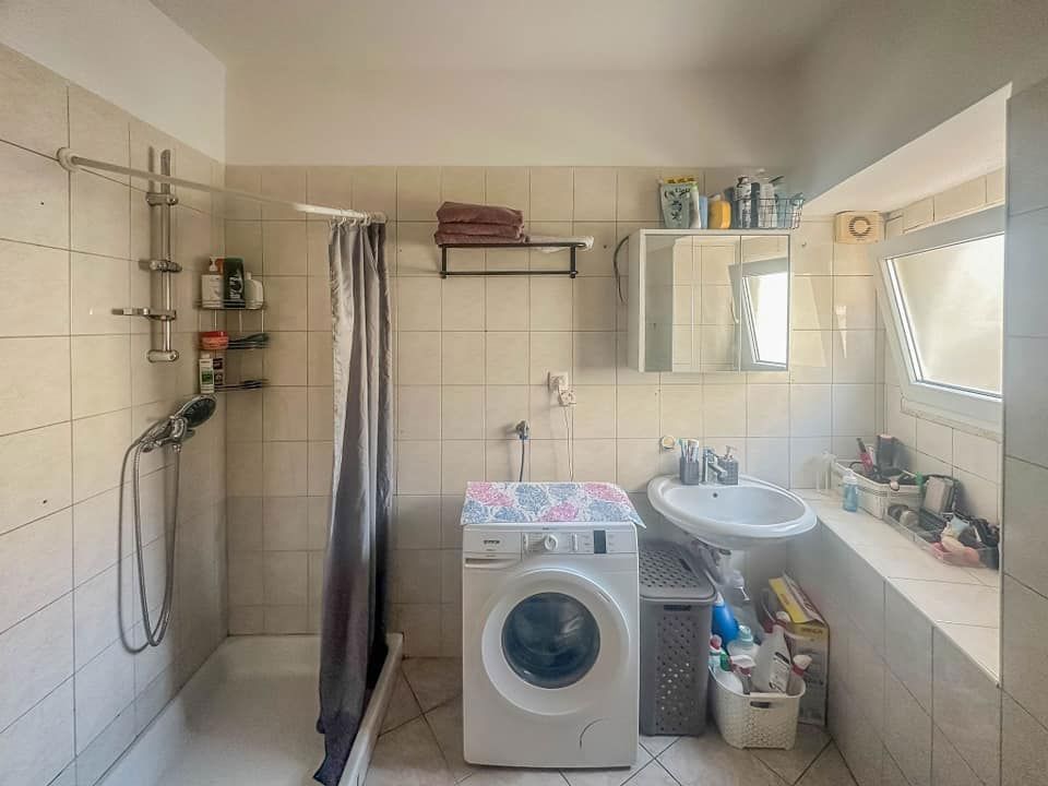 Hiša v središču Brtonigle, z dvema stanoma