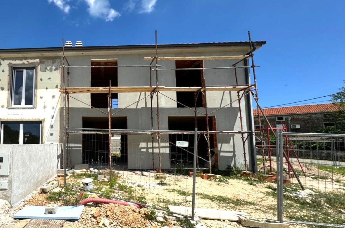 Dvojček v Roh Bau fazi - priložnost! Garica, Vrbnik