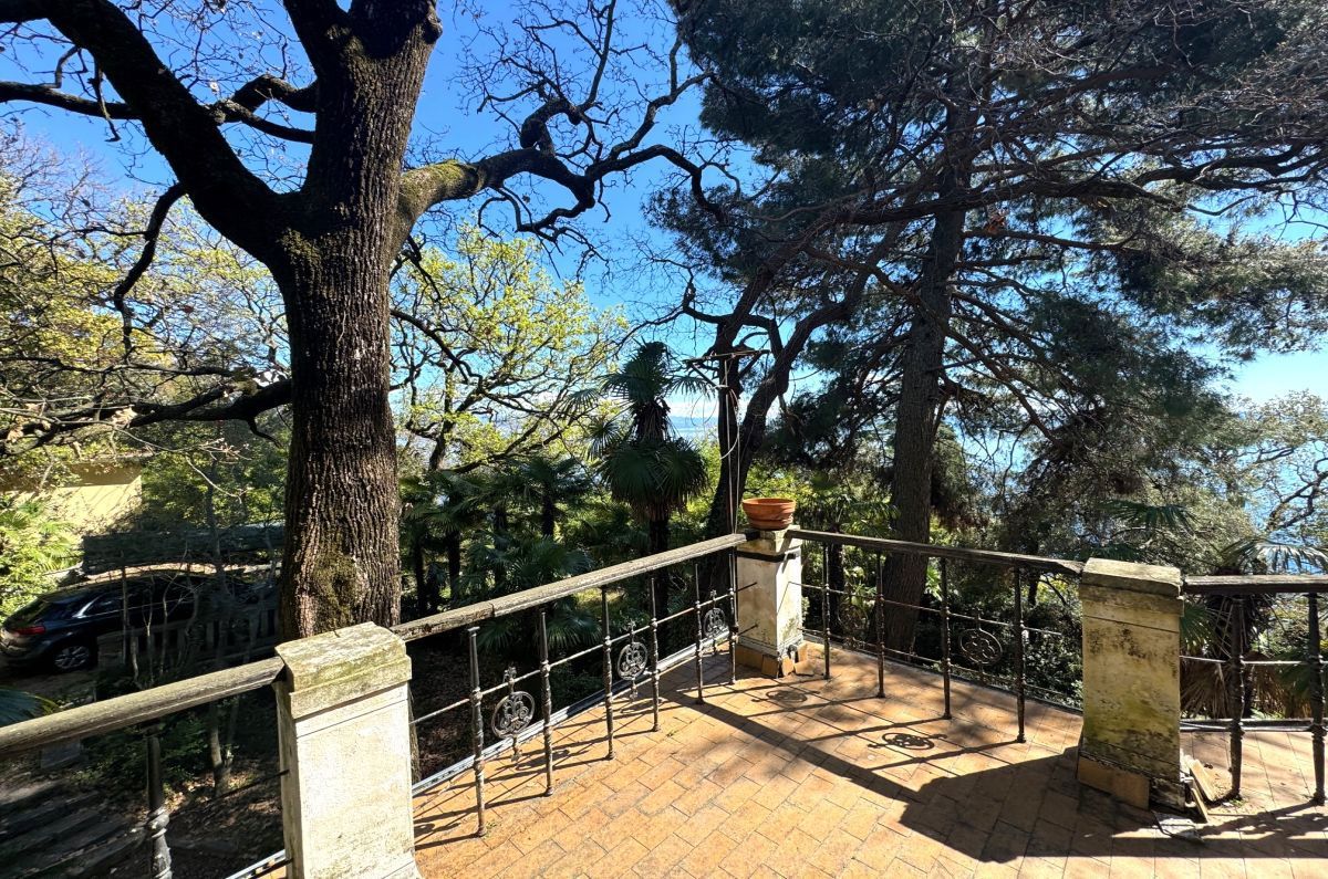 Avtohtona hiša na mirni lokaciji, Opatija