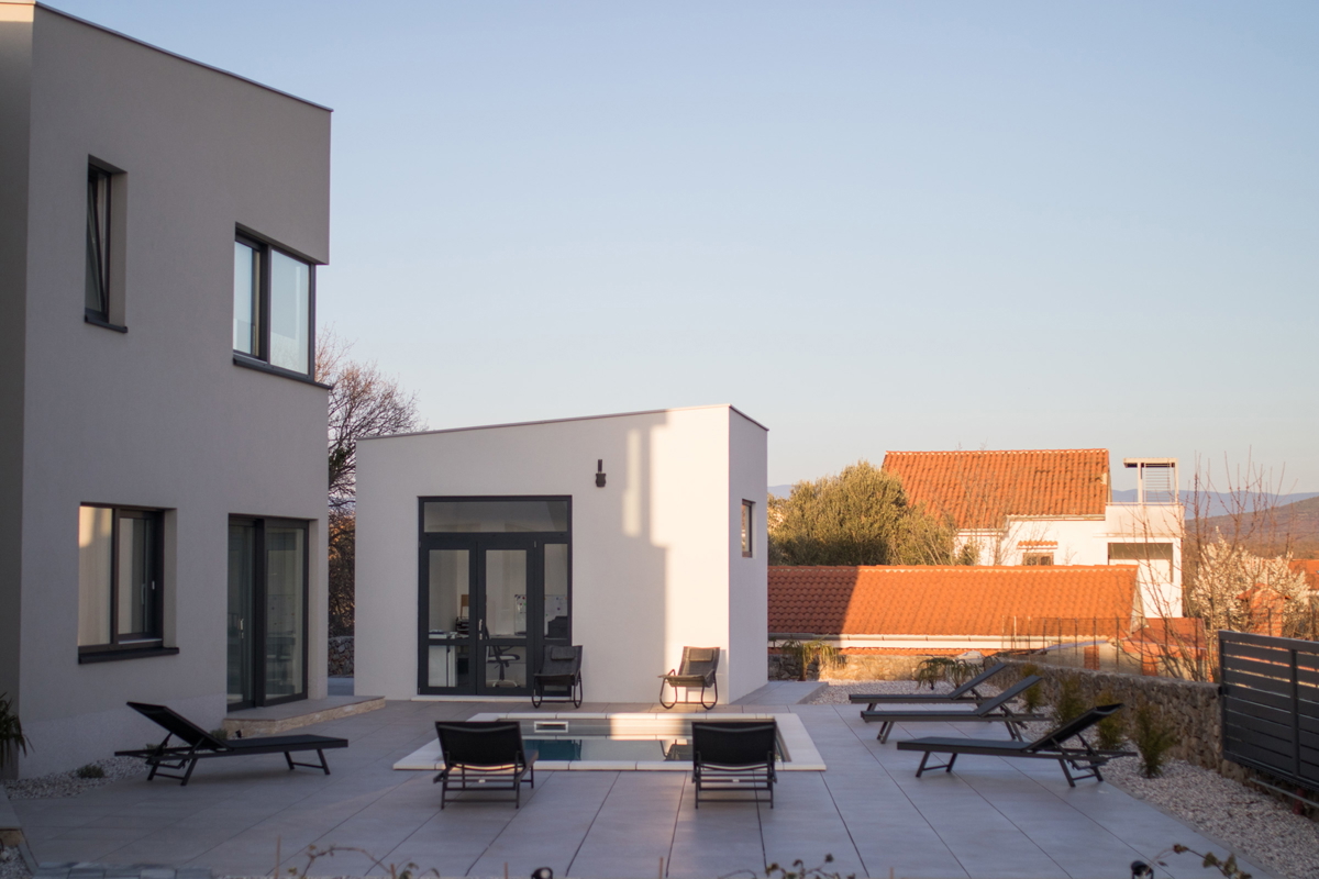 Luksuzna vila z bazenom, savno in telovadnico – Muraj, otok Krk