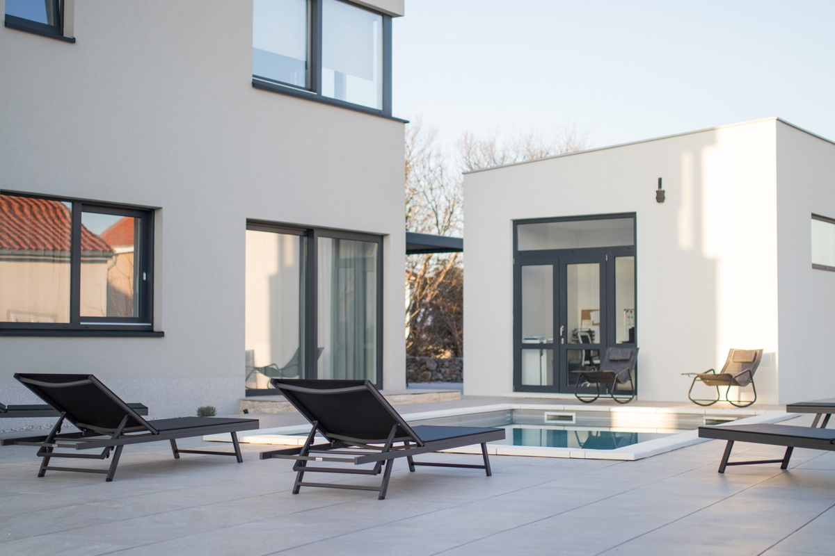 Luksuzna vila z bazenom, savno in telovadnico – Muraj, otok Krk