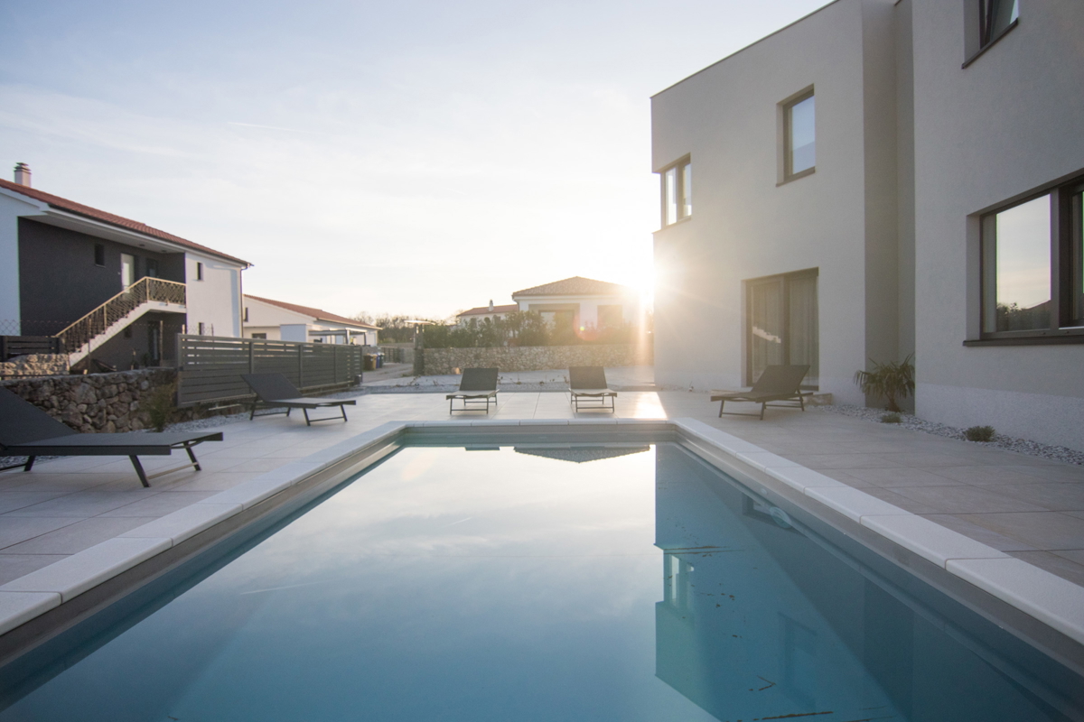 Luksuzna vila z bazenom, savno in telovadnico – Muraj, otok Krk