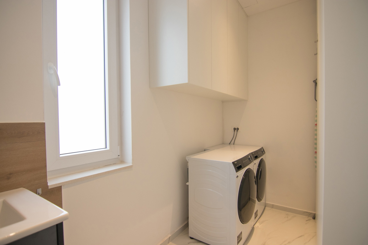 Luksuzna vila z bazenom, savno in telovadnico – Muraj, otok Krk