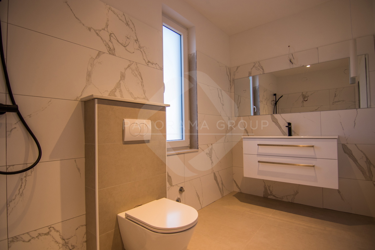 Luksuzna vila z bazenom, savno in telovadnico – Muraj, otok Krk