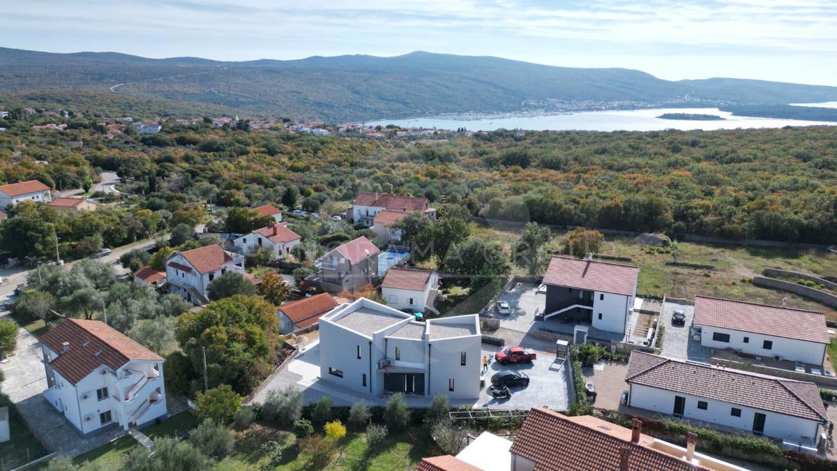 Luksuzna vila z bazenom, savno in telovadnico – Muraj, otok Krk