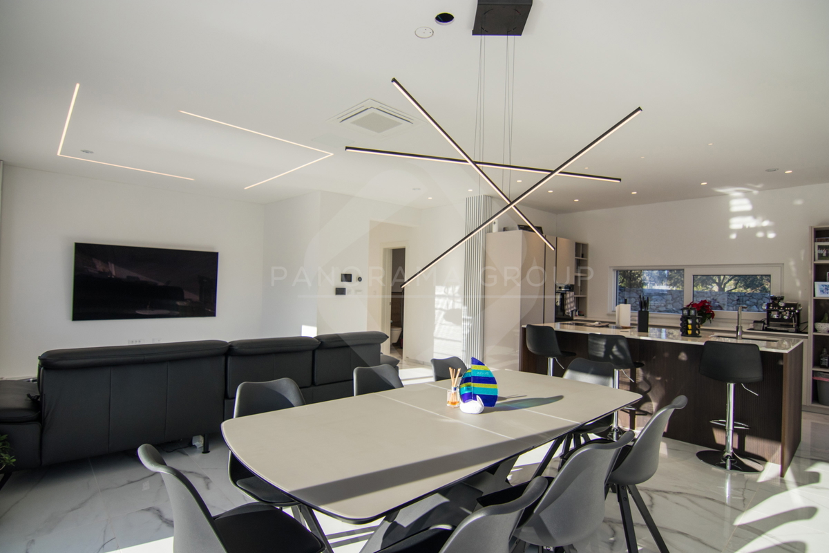 Luksuzna vila z bazenom, savno in telovadnico – Muraj, otok Krk