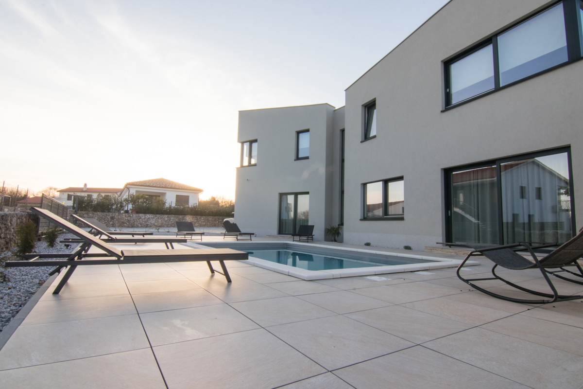 Luksuzna vila z bazenom, savno in telovadnico – Muraj, otok Krk