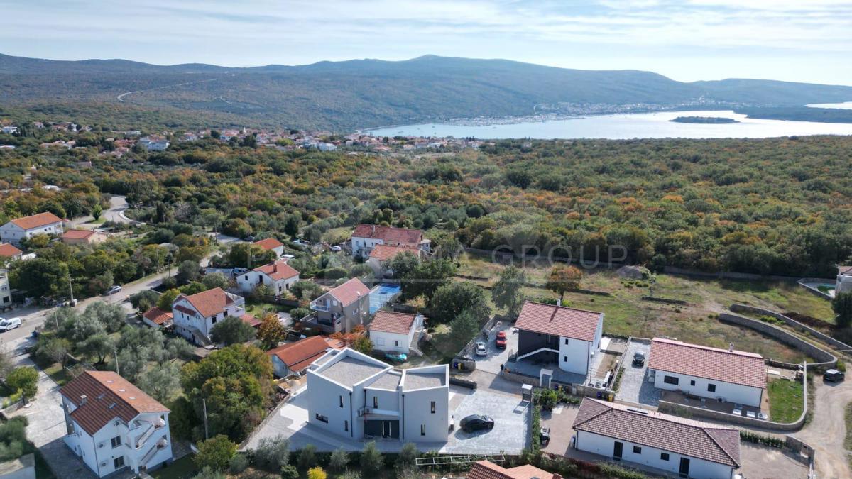 Luksuzna vila z bazenom, savno in telovadnico – Muraj, otok Krk