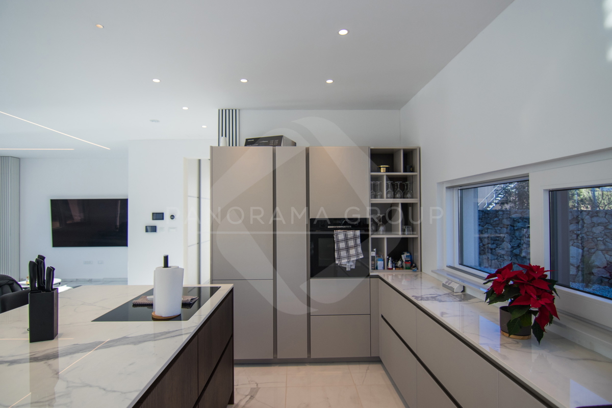 Luksuzna vila z bazenom, savno in telovadnico – Muraj, otok Krk