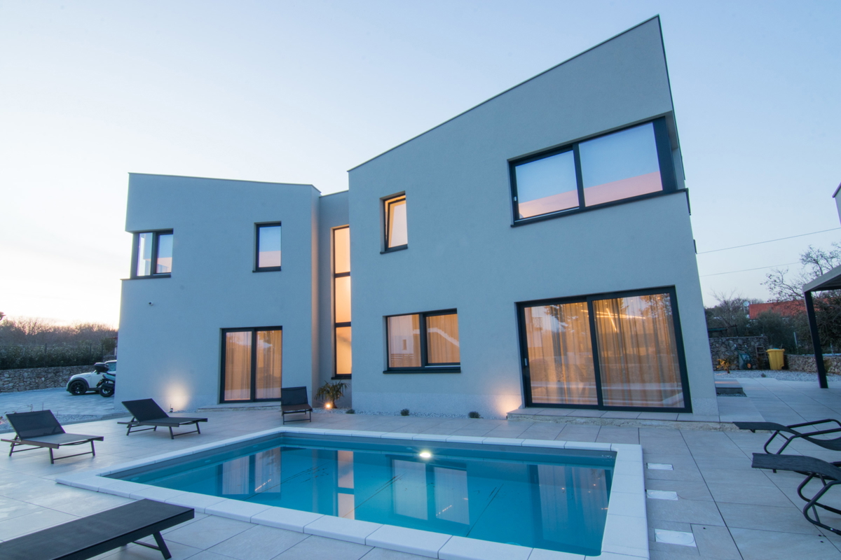 Luksuzna vila z bazenom, savno in telovadnico – Muraj, otok Krk