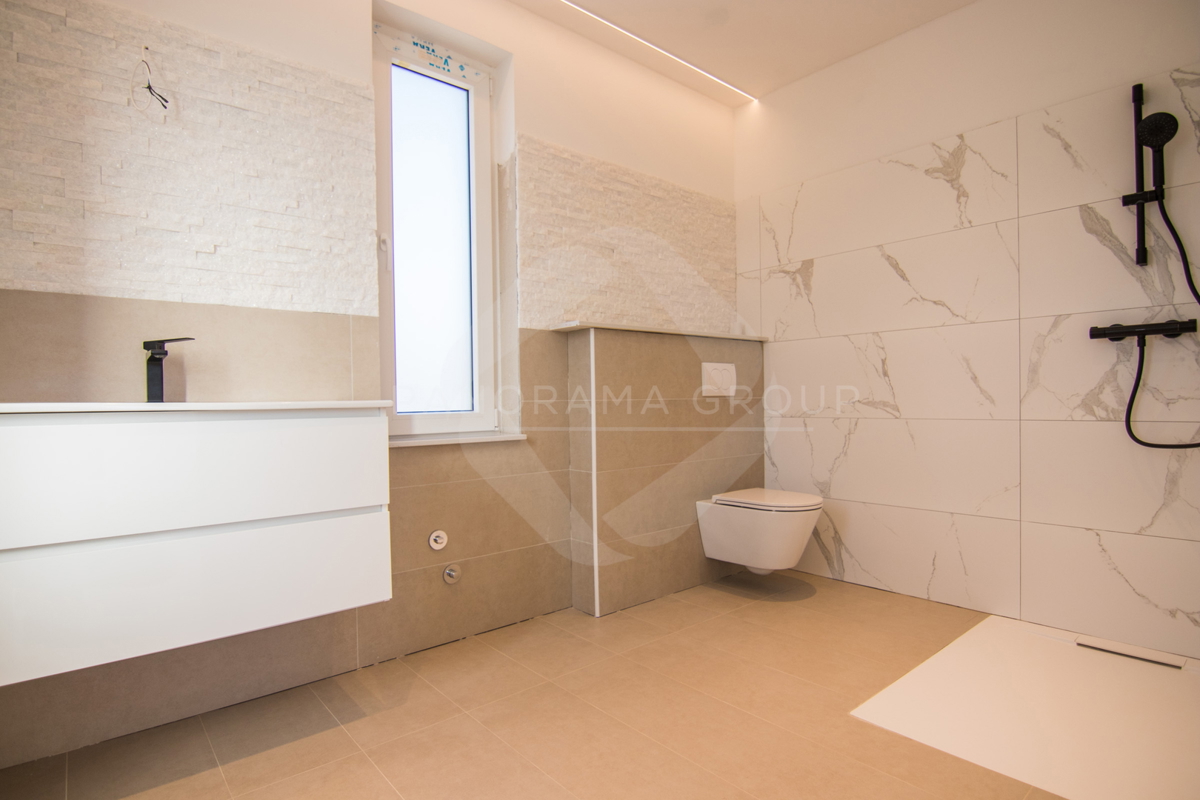 Luksuzna vila z bazenom, savno in telovadnico – Muraj, otok Krk