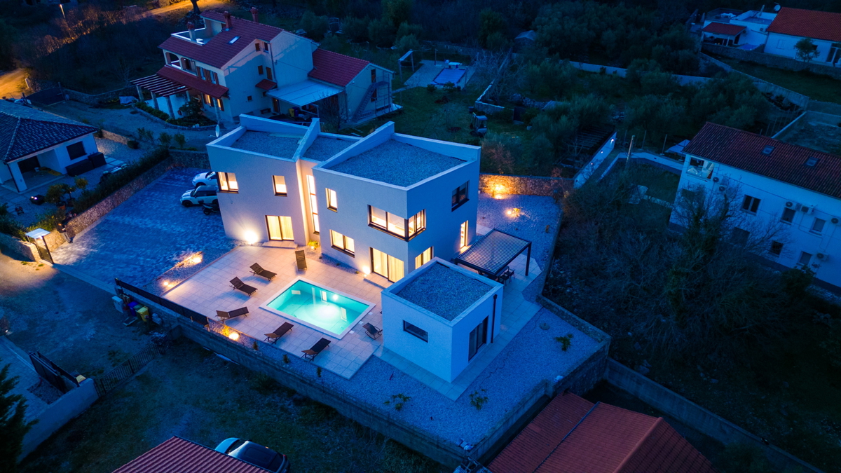 Luksuzna vila z bazenom, savno in telovadnico – Muraj, otok Krk