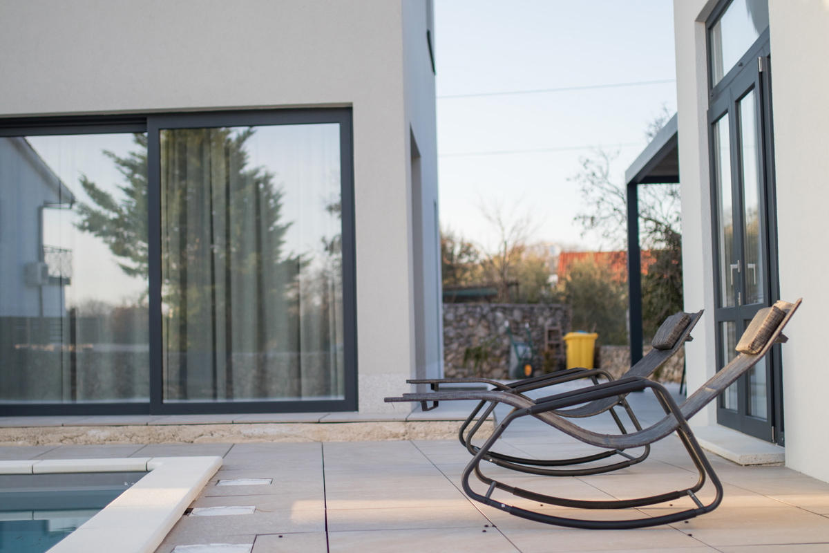 Luksuzna vila z bazenom, savno in telovadnico – Muraj, otok Krk