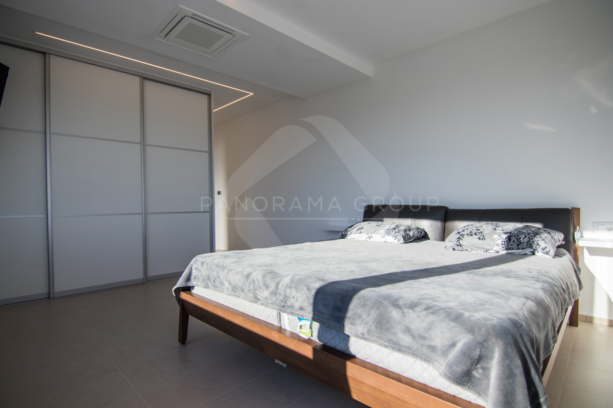 Luksuzna vila z bazenom, savno in telovadnico – Muraj, otok Krk