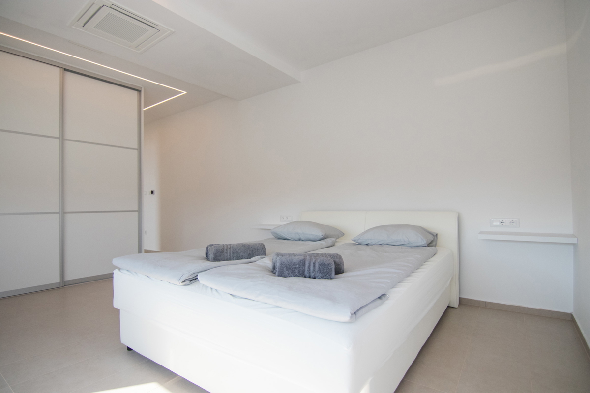 Luksuzna vila z bazenom, savno in telovadnico – Muraj, otok Krk