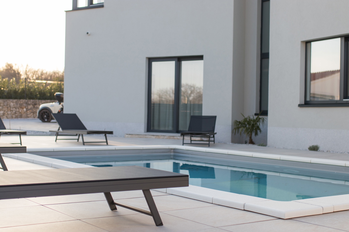 Luksuzna vila z bazenom, savno in telovadnico – Muraj, otok Krk