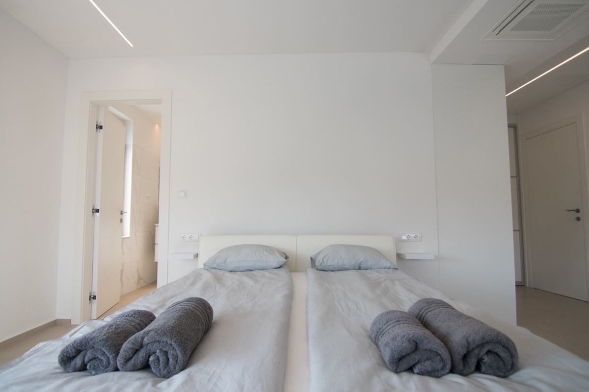 Luksuzna vila z bazenom, savno in telovadnico – Muraj, otok Krk