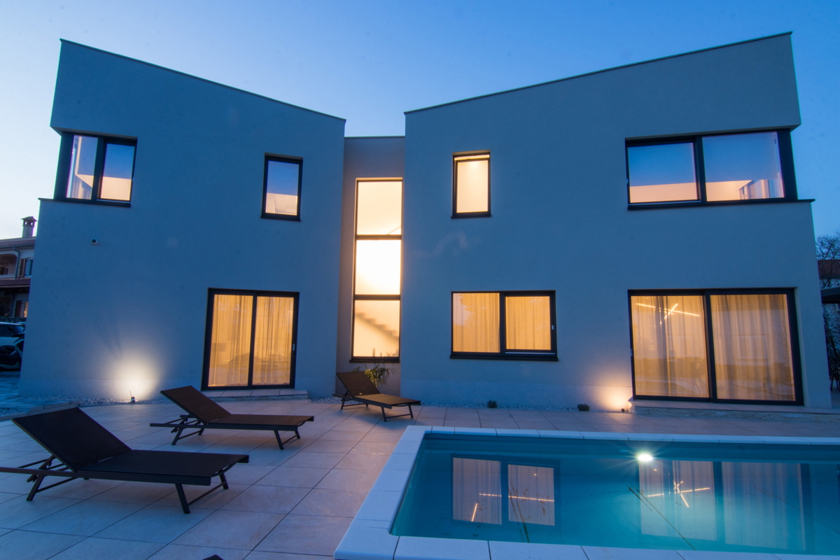 Luksuzna vila z bazenom, savno in telovadnico – Muraj, otok Krk