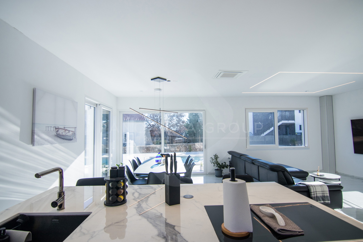 Luksuzna vila z bazenom, savno in telovadnico – Muraj, otok Krk