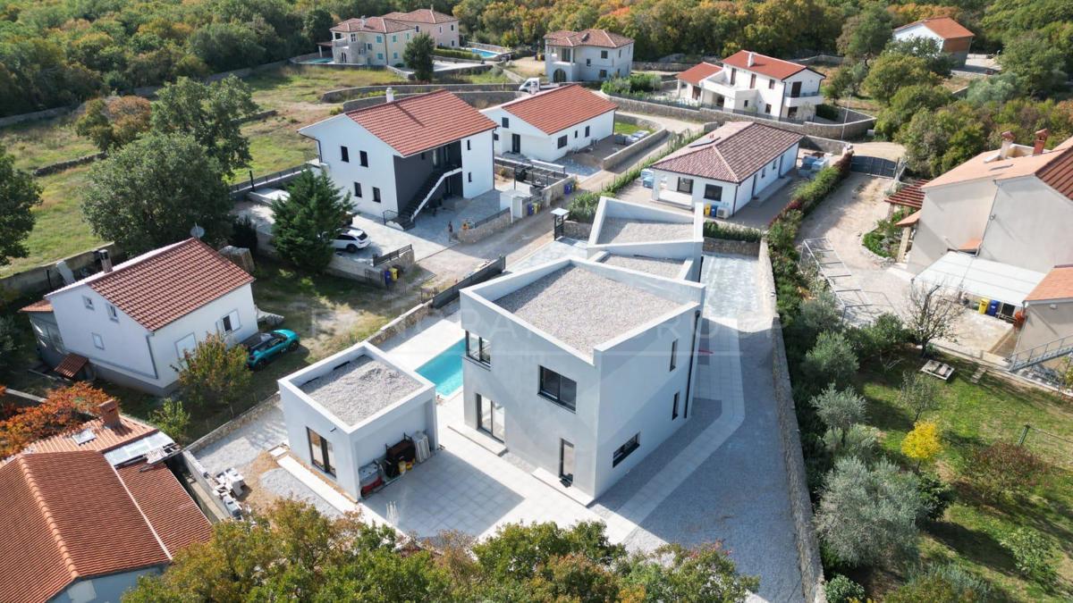Luksuzna vila z bazenom, savno in telovadnico – Muraj, otok Krk