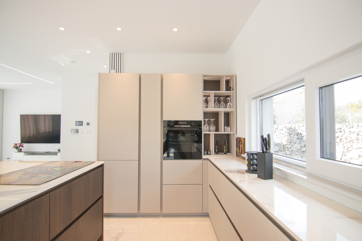 Luksuzna vila z bazenom, savno in telovadnico – Muraj, otok Krk