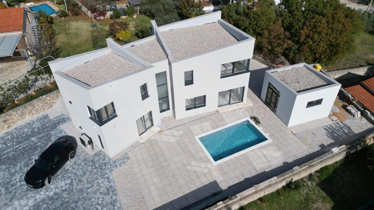 Luksuzna vila z bazenom, savno in telovadnico – Muraj, otok Krk