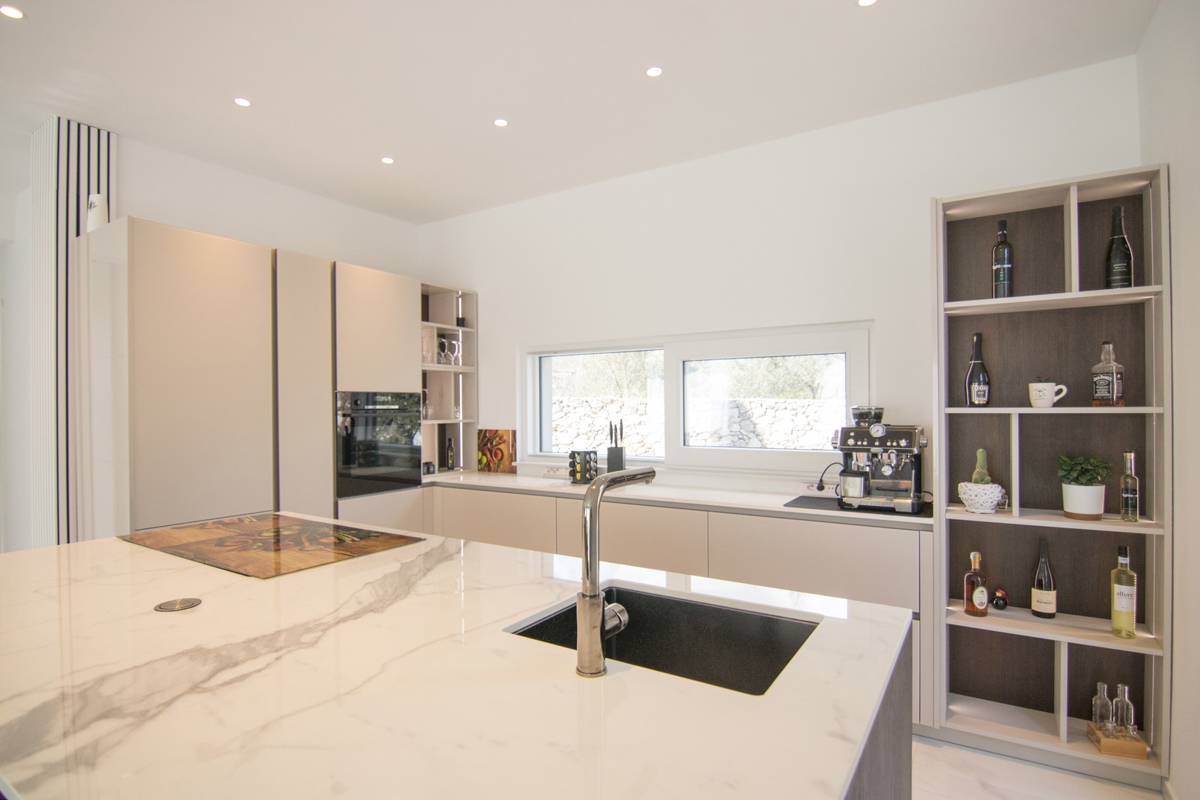 Luksuzna vila z bazenom, savno in telovadnico – Muraj, otok Krk