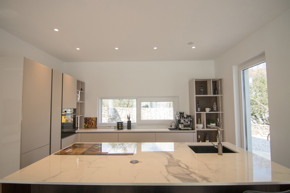 Luksuzna vila z bazenom, savno in telovadnico – Muraj, otok Krk