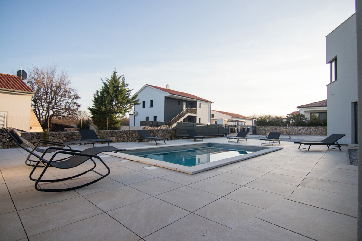 Luksuzna vila z bazenom, savno in telovadnico – Muraj, otok Krk