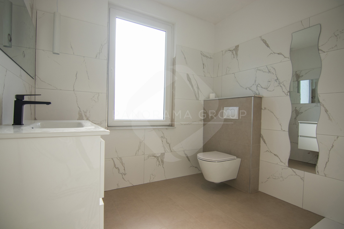 Luksuzna vila z bazenom, savno in telovadnico – Muraj, otok Krk