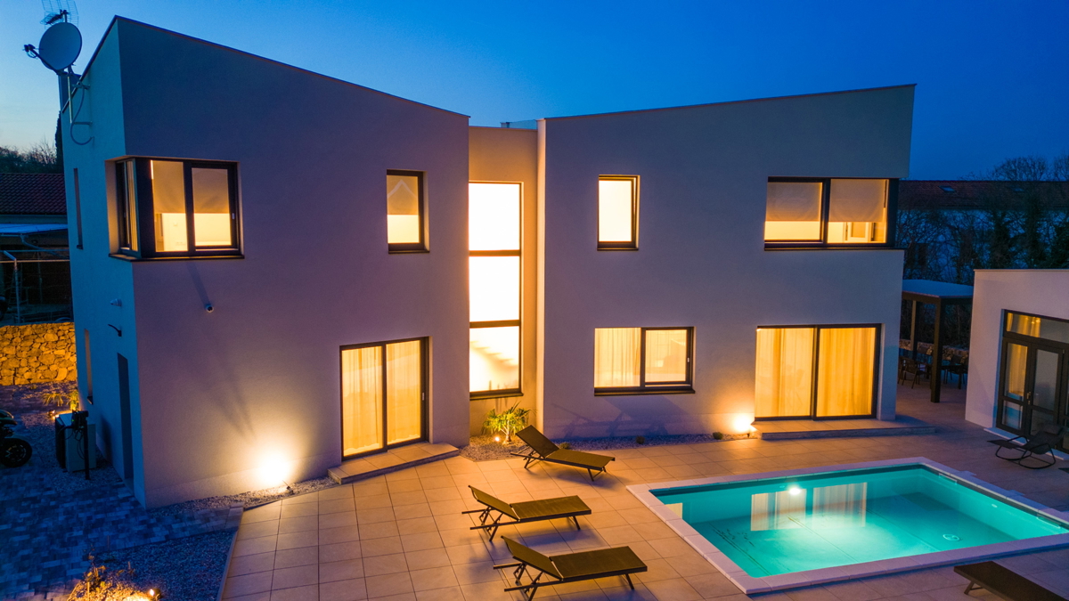 Luksuzna vila z bazenom, savno in telovadnico – Muraj, otok Krk