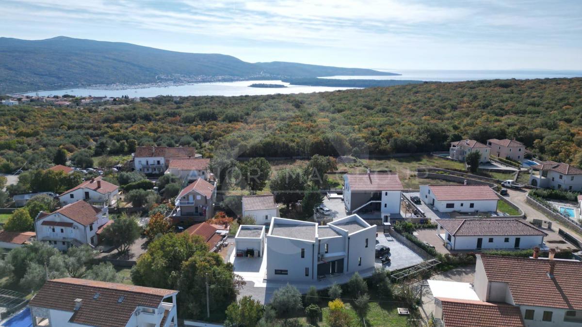 Luksuzna vila z bazenom, savno in telovadnico – Muraj, otok Krk