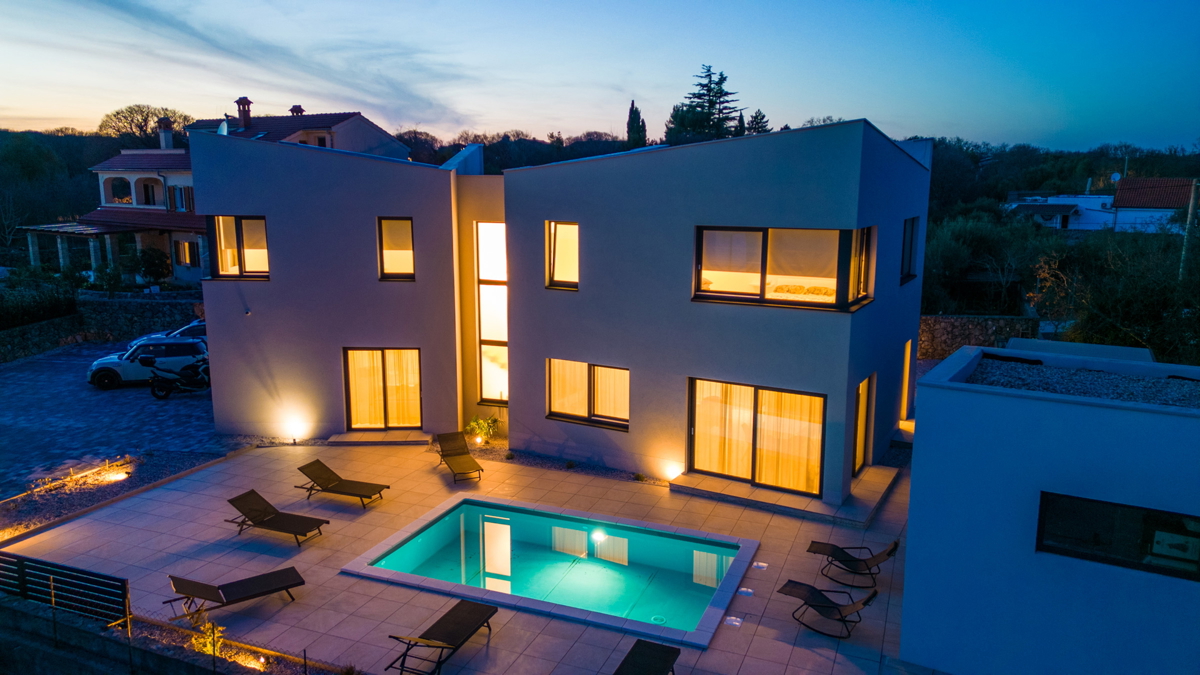 Luksuzna vila z bazenom, savno in telovadnico – Muraj, otok Krk